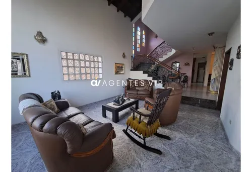Urb. La Floresta, Condominio 6