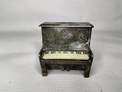 Sacapuntas Metálico Piano Antiguo 