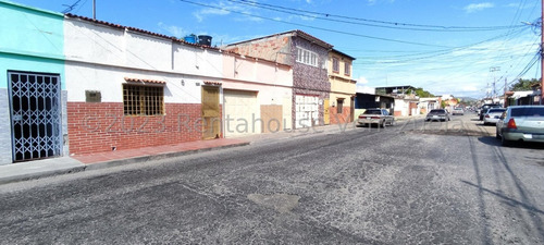  José López Vende Amplia Casa  En  Centro Barquisimeto  Lara,  Venezuela. 2 Dormitorios  1 Baños  124 M² 