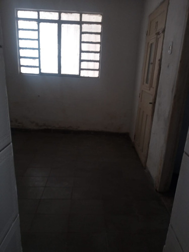 Terreno Com Uma Casa De 4 Cômodos E Um Sobrado De 3 Comodos