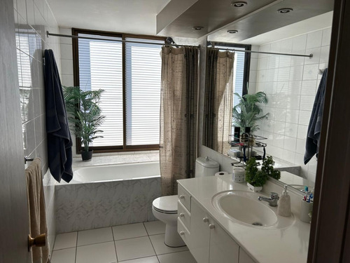 Departamento Ubicado En Av. Cristóbal Colon