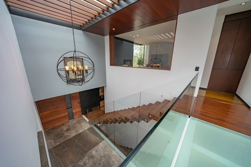 Casa En Vista Horizonte Con Jardín Y Terraza