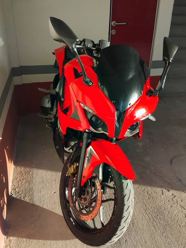 Pulsar Rs 200 Color Rojo Marca Bajaj Con Detalles De Su Año