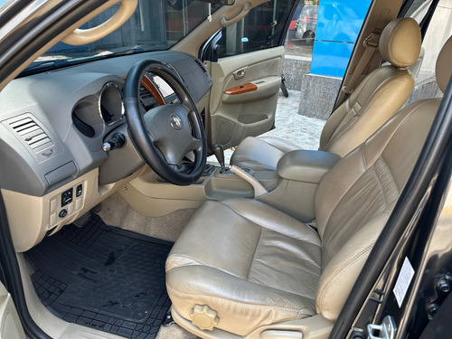 Toyota Fortuner 2010