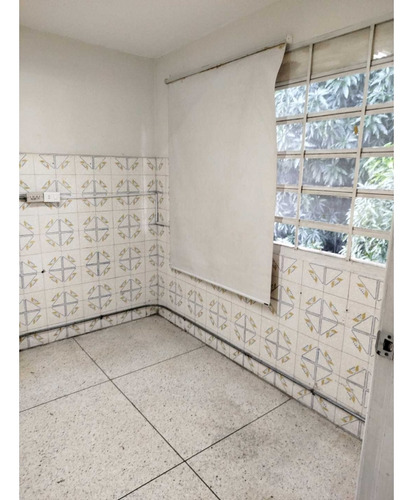 Alquiler Planta Alta En Casa Comercial 200m2 La Carlota 4706