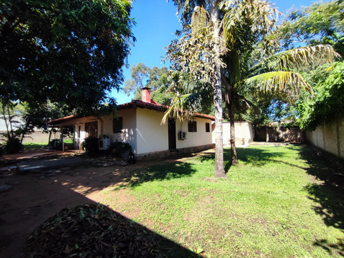 Imagen 15 de 15 de En Venta Casa En Mariano Roque Alonso De 3 Dormitorios 2 Baños 864 M2 Con Depósito Y Salón Comercial