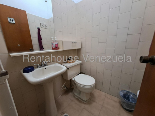 Bella Oficina En Venta Amoblada Zona Centro Calle Rivas Maracay 25-17456 Hc