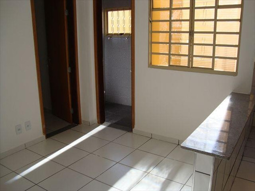 Imagem 2 de 8 de Apartamento - Ap048