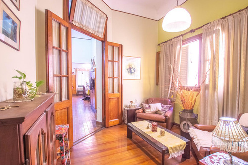 Imagen 13 de 30 de Casa 6 Ambientes Y Medio En Venta En Caseros Centro