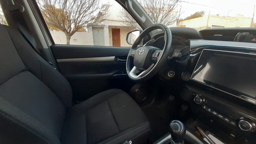 Imagen 6 de 8 de Toyota Hilux Srv 2016 4x2 D/c 2.8 6 M/t