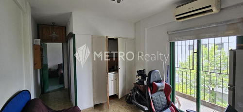 Venta De Departamento Con Balcón En Parque Avellaneda