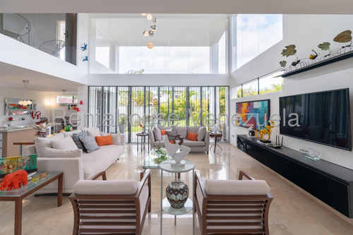 Hermosa Casa En Alquiler, Urb. Lomas De La Lagunita.