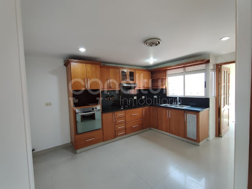 Apartamento En Venta Laureles 472-4536