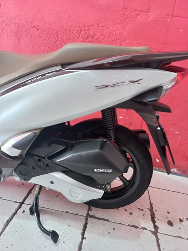 Imagem 3 de 15 de Honda Pcx 150 Dlx 2021 Com Apenas 4196km Super Nova