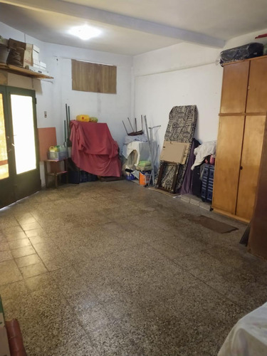 Casa De 3 Dormitorios Con Local + Depto De 2 Amb