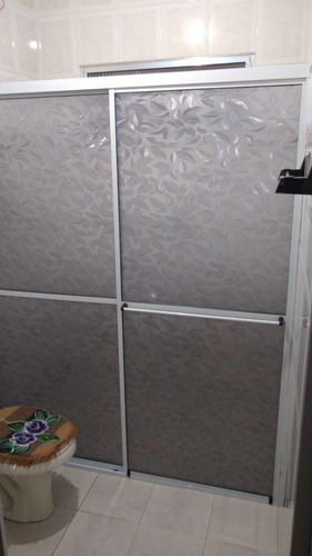 Imagem 5 de 10 de Box Em Acrílico Fumê Ou Cristal
