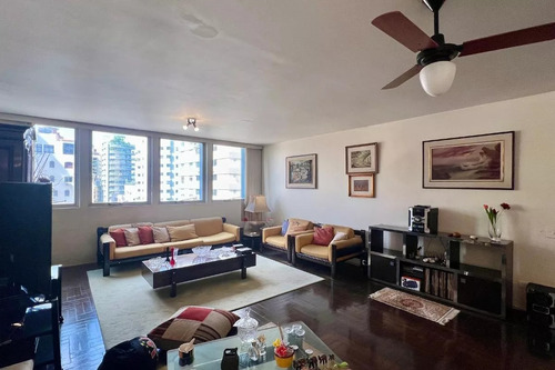 Apartamento À Venda Com 225m², 3 Suítes Com 2 Vagas De Garagem Fixas. Jardim Paulista. Planta Excelente Com Jardim De Inverno.