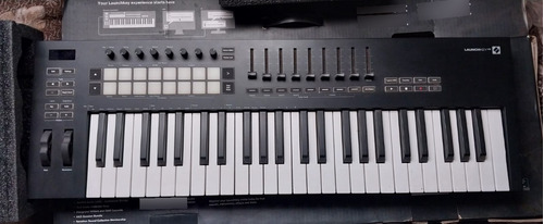 Novation Launchkey 49 Mk3 - Teclado Controlador Midi