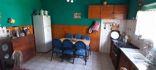 Casa En Venta De 3 Ambientes Con Local Comercial