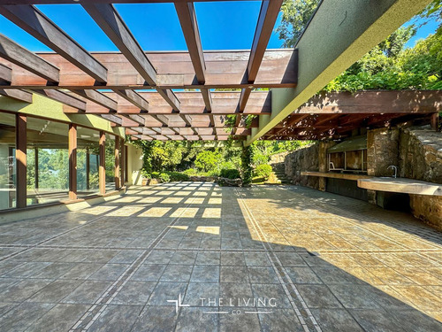 Casa En Venta De 7 Dorm. En Vitacura