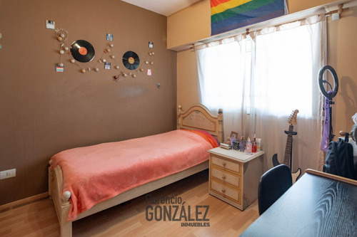 Casa 4 Ambientes Con Patio, Jardin Y Cochera. Apto Credito