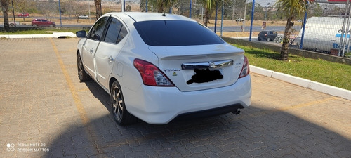 Imagem 11 de 12 de Nissan Versa 2016 1.6 16v Sl Unique 4p