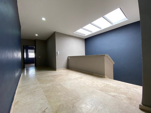 Imagen 8 de 14 de Moderna E Iluminada Con Jardín En El Pedregal.
