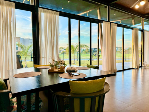 ¡hermosa Y Única Casa En Venta En San Sebastián! ¡área 5, Ecriturable!