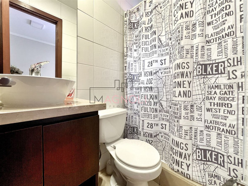 Casa En Venta De 5 Dorm. En Las Condes
