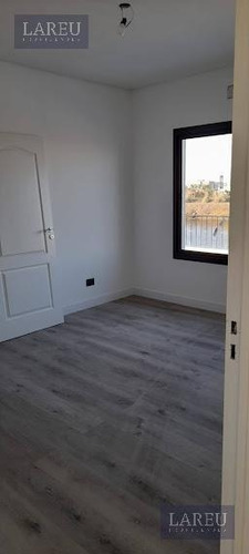 Imagen 12 de 17 de Casa En Venta - Barrio El Canton, Puerto