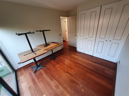 Casa En Arriendo De 5 Dorm. En Huechuraba En Condominio