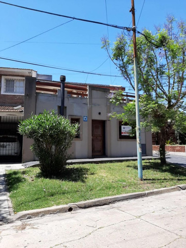 Venta Casa 4 Ambientes Bernal