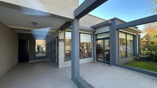 Venta De Casa Frente A La Laguna De Chascomus