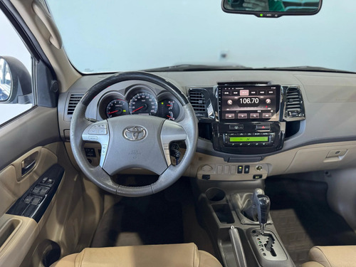 Toyota Hilux SW4 3.0 SRV 4X4 7 LUGARES 16V TURBO INTERCOOLER DIESEL 4P AUTOMÁTICO