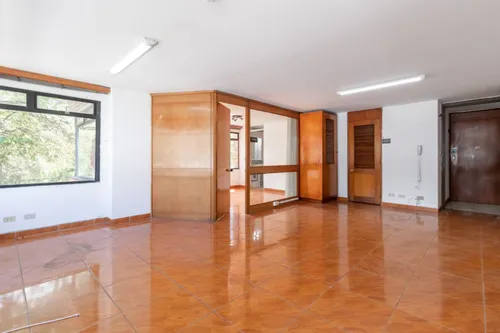Oficina En Arriendo/venta En El Chicó. Cod V6701