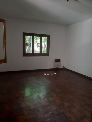 Imagen 14 de 16 de Casa Céntrica Con Jardín.