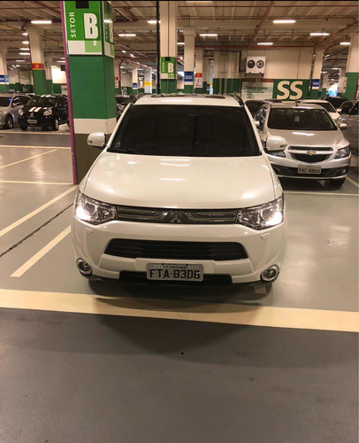 Imagem 4 de 15 de Mitsubishi Outlander 2014 3.0 V6 Gt 4wd 5p