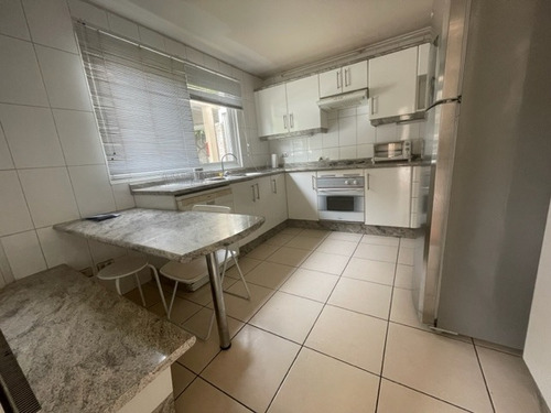 Condominio, Aislada, Cercano A Colegio!!!