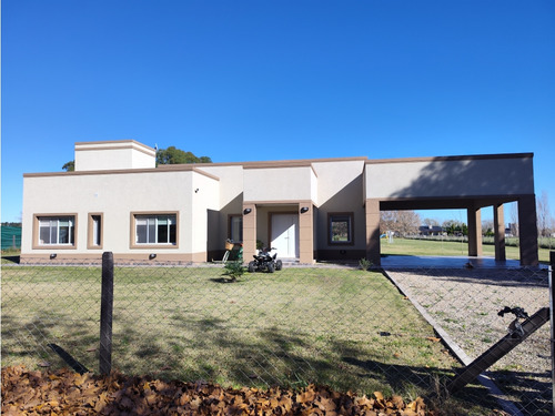 Hermosa Casa En La Cecilia Carlos Keen Lujan Nueva