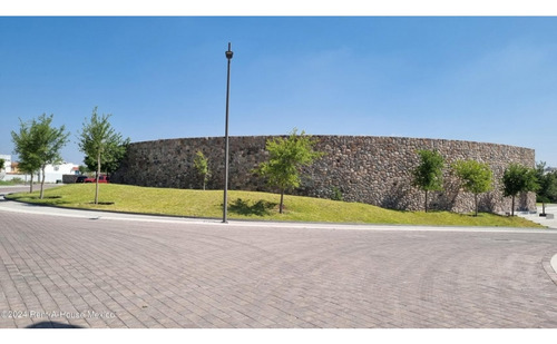 Preventa De Terreno Residencial En Milenio 3 De 243.26 Mts2