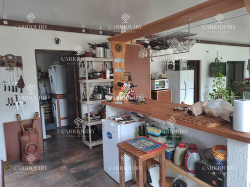 Vende Casa Impecable De 2 Plantas, 3 Dormitorios, Parrillero Y Piscina, Ubicada En Sauce De Portezuelo.