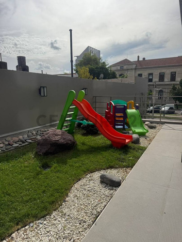 Venta De Departamento En Boulevard, Excelente Vista. Con Cochera
