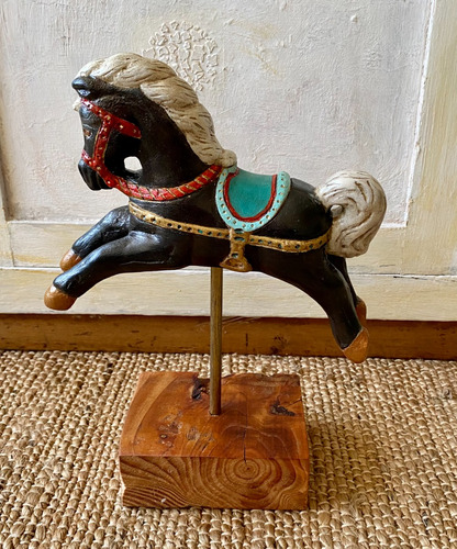 Caballo Carrusel Con Soporte. Estilo Vintage