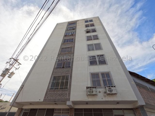 --  Apartamento En Venta En El Este De Barquisimeto Cod  2 - 3 - 1 - 3 - 6 - 2 -3 Mp --