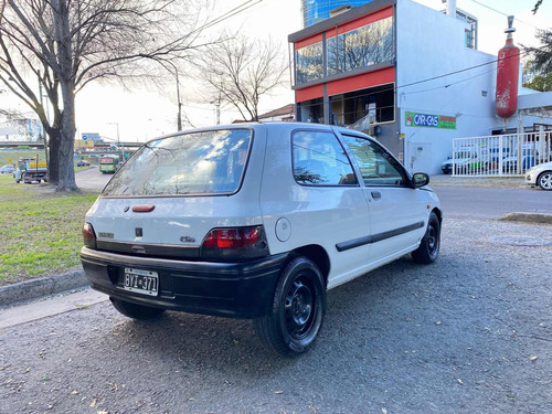 Imagen 11 de 14 de Renault Clio 1998 1.6 Rn