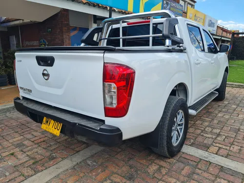 Nissan NP300 Frontier 2.5cc MT AA 4X2