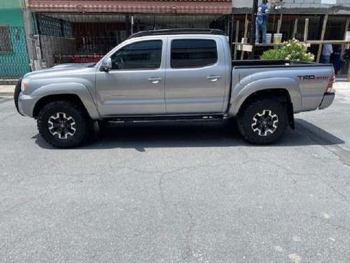 Imagen 4 de 10 de Toyota Tacoma Trd Sport 4x4 Plata