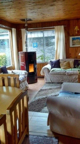 Casa / Hostal En Calle Arauco, Pucón Centro.-a Media Cua...