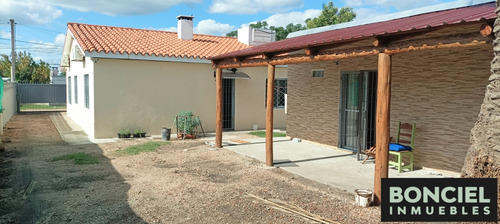 Excelente Casa 3 Dormitorios En Buena Ubicación Progreso.
