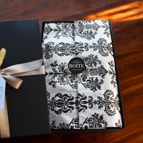 Box Black Label + Vaso Whisky + Chocolates + Dosificador